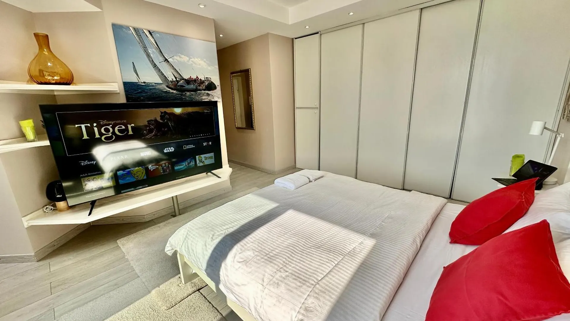 Volvo View Fast Wifi 1 Gbs 80'Tv Netflix Hbo Skyshowmax Warsaw Poland