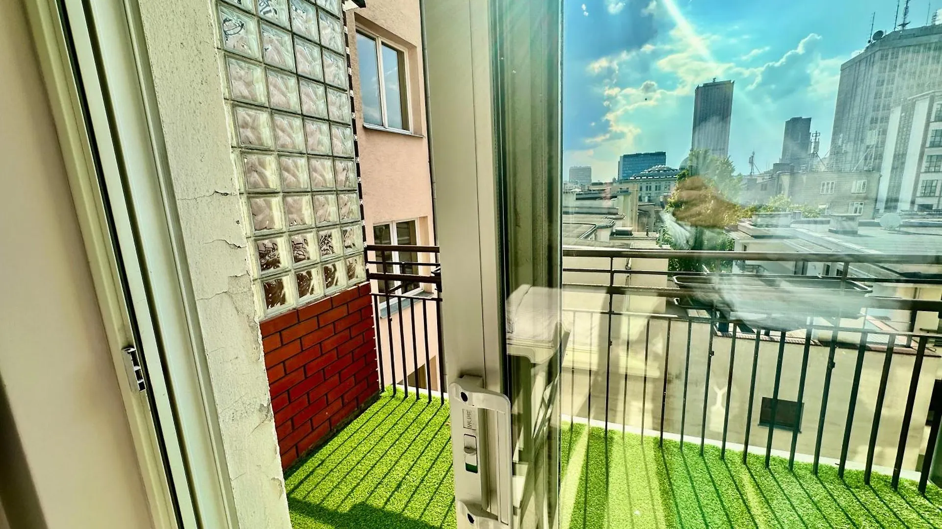 Volvo View Fast Wifi 1 Gbs 80'Tv Netflix Hbo Skyshowmax Warsaw Apartment